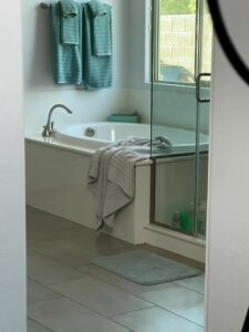 Bathroom Milf Onlyfans by mandyrhea