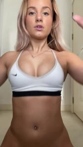 Bouncing Blonde Webcam by fitnsmall