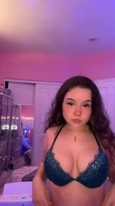 Brunette Teen Puffy by mawtszn