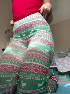Christmas Boobs Brunette by starrleaf