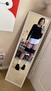 Mirror Fishnet Tits by starrleaf