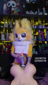 Riding Sexy ass Masturbating by little pixie kitten