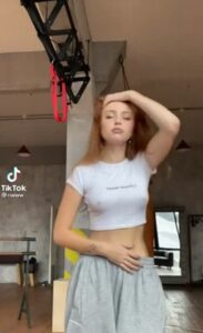 Riwww Tiny Tits Peaking Through Shirt