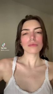 Selfie Brunette Bath by lizfermini