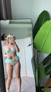 Selfie Elf Beautiful by XohannaJoy