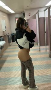 Selfie Showing ass Booty by noraatheexplorer