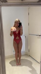 Selfie Showing tits Model by fitnsmall