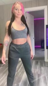 Showing ass Twerking Shaking by skimaskqueeenn