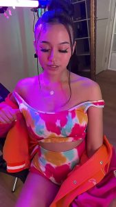 Showing boobs Mexican Teen by misolexi