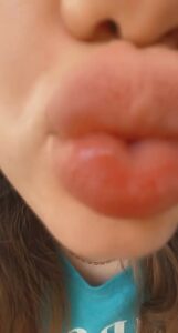 Showing tits Lips Teen by emi born