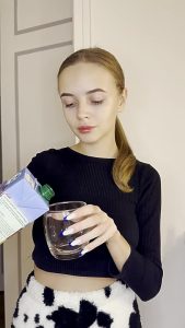 Teen Titty drop Showing boobs by nastya williams