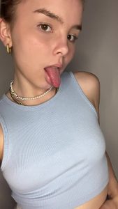 Teen Topless Erotic by miaxmln