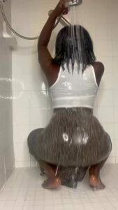 Twerking Ebony Non nude by enlightenedbabe