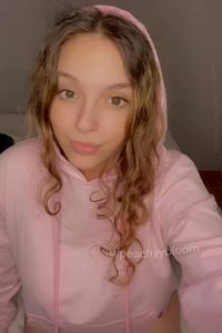 Young Titty drop Natural boobs by peachyybloom