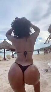 Beach Ass 1