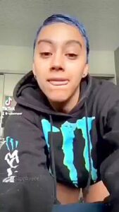 Buss On Her Face Challenge