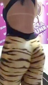 Excellent Adult Video Vertical Video Try To Watch For Uncut