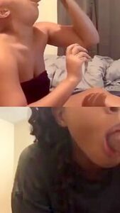 Hoes Gettin Down On Live