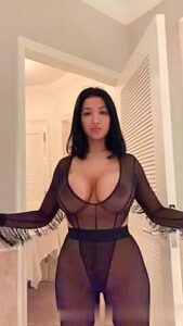 Hot Girl 1