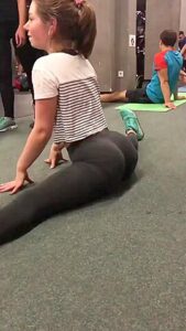 Kittykatk8lyns Ass In Some Tight Leggings