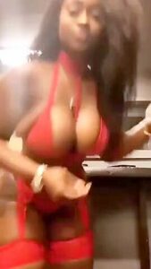 Mmb Oiling Her Body