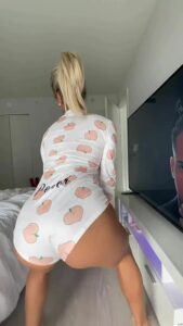 Onlyfans Milf Blonde by rubiitafiit