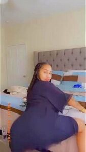 Red Bone In Twerkin Wit Not Panties On