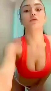 She Knows Hot To Tease That Perfect Body Of Hers