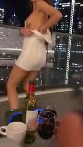 Slut Twerks Her Ass For Her Sugar Daddy