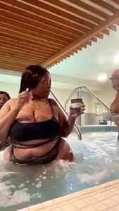 Thick amp Bbw Pool Twerk