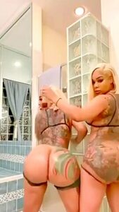 Twinz Oil Ass