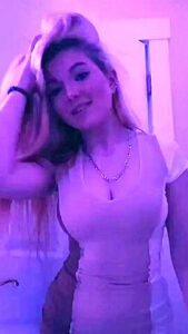 Horny Adult Video Vertical Video Watch Pretty One