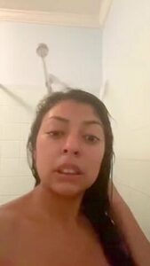 Shimmalydia In The Shower