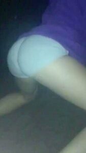 Teen Shakes Her Ass On The Streets
